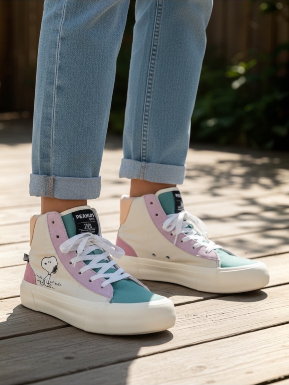 Peanuts by Schult Snoopy High Top Shoes Size 3.5 (EU 34)
